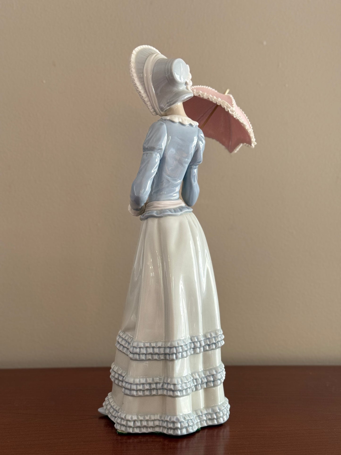 Lladro Lady with Parasol "Aranjuez" (#4497)