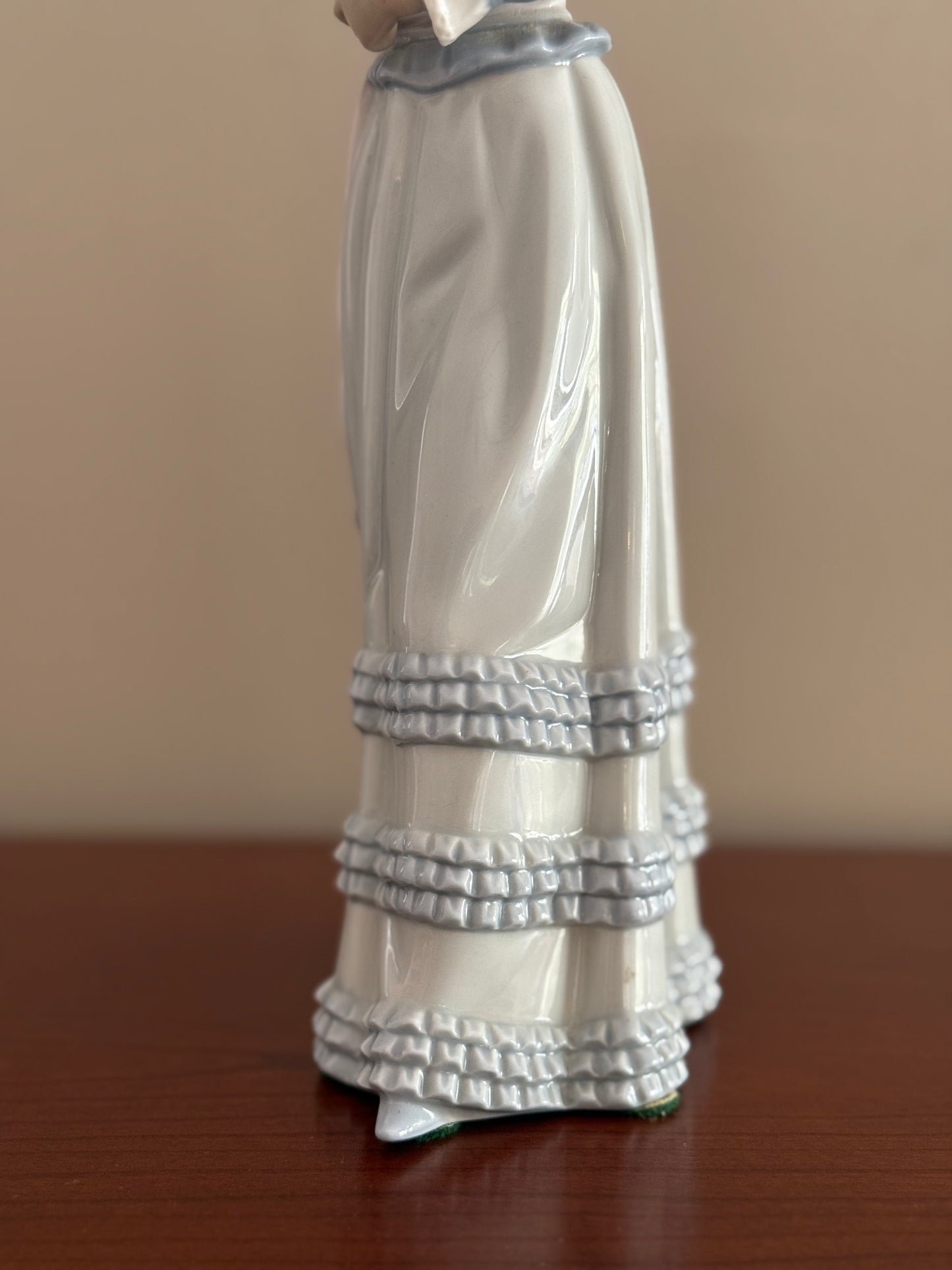 Lladro Lady with Parasol "Aranjuez" (#4497)