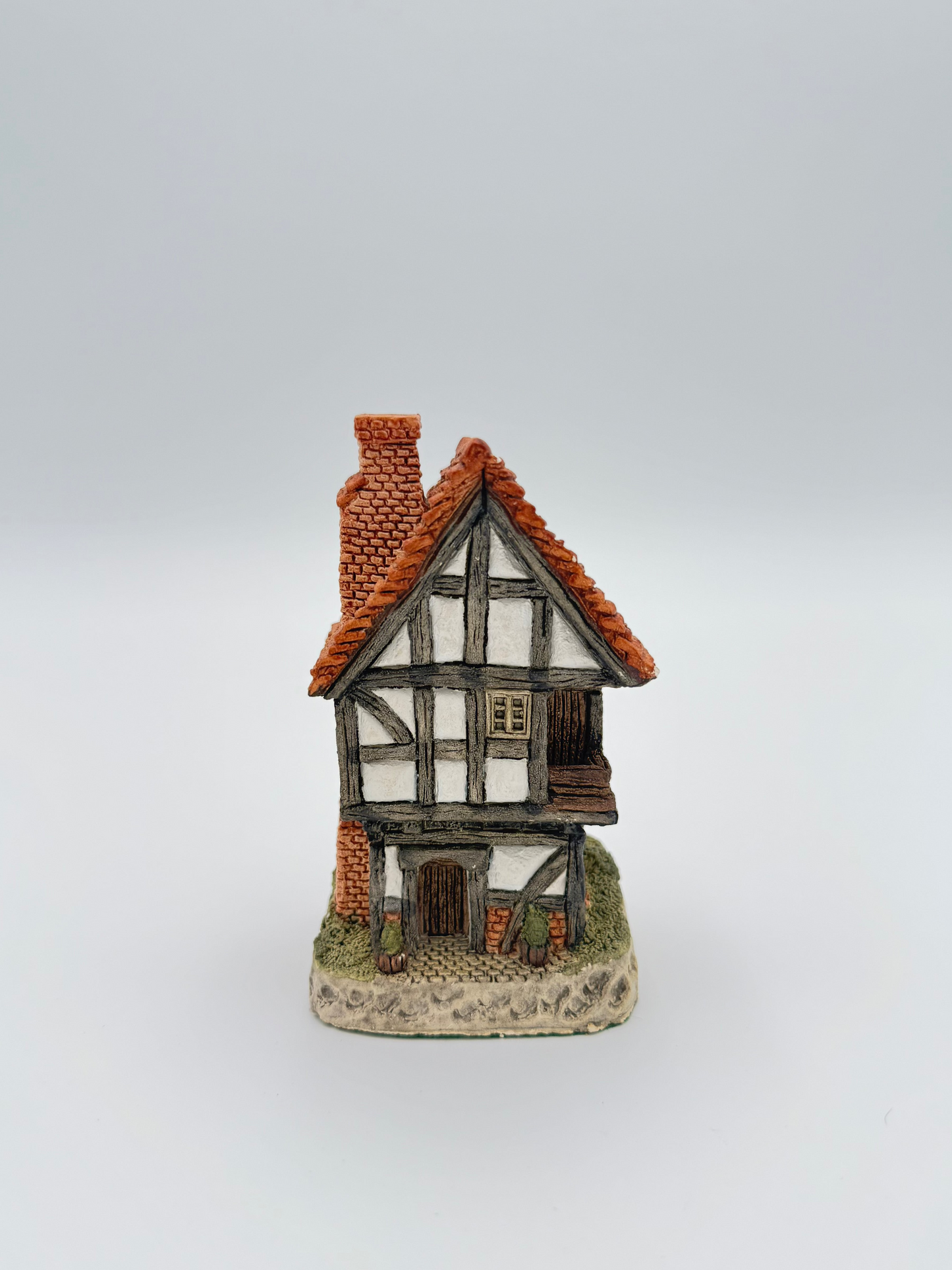Vintage David Winter Spinner’s Cottage - Retired Hand-Painted Collectible House