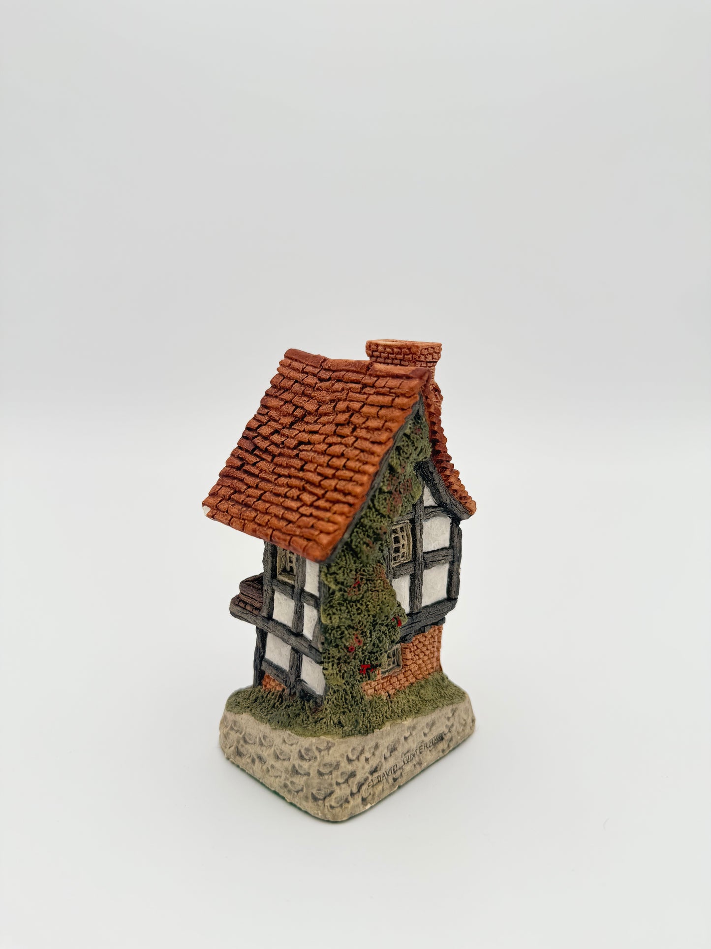 Vintage David Winter Spinner’s Cottage - Retired Hand-Painted Collectible House