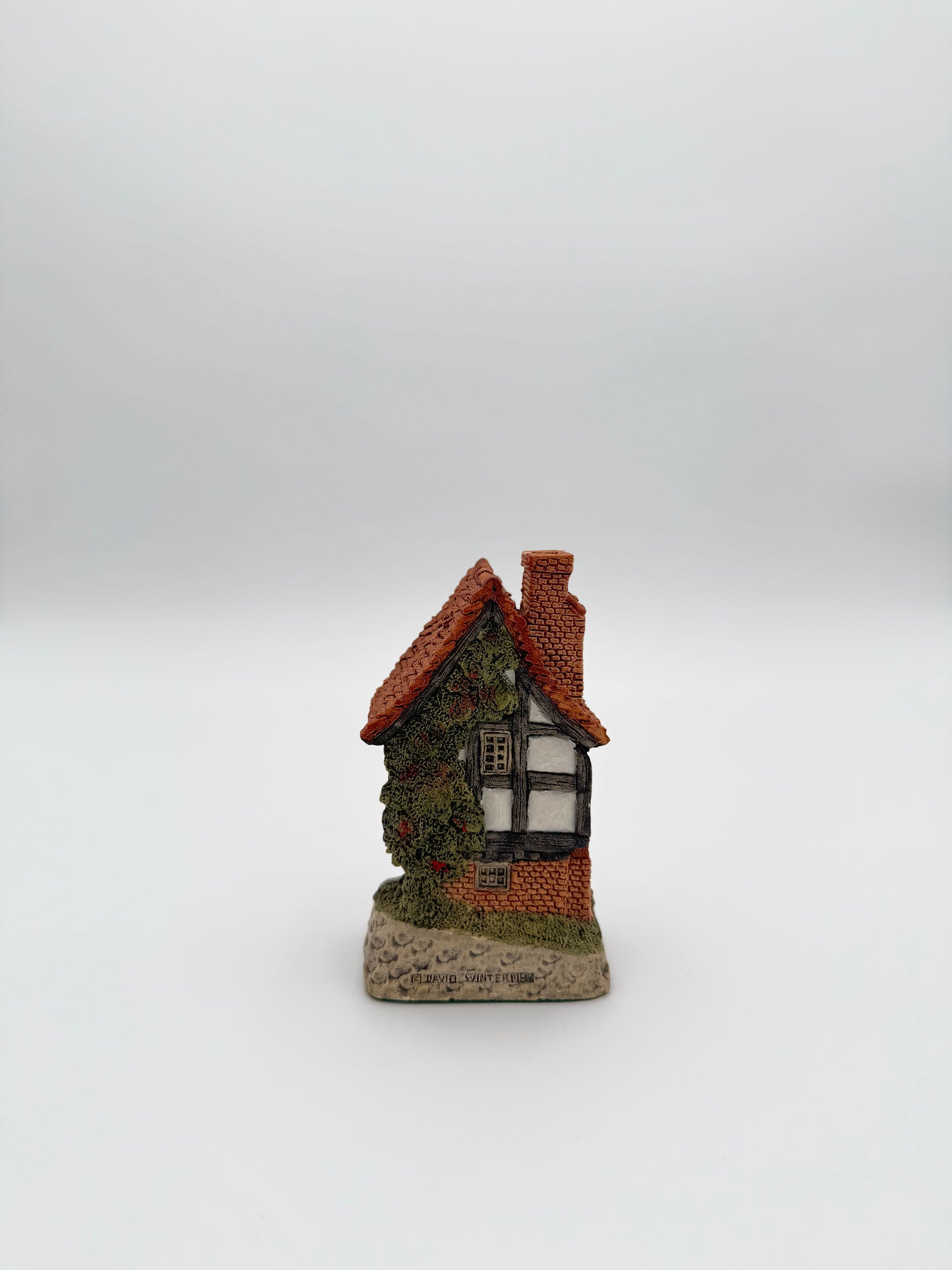 Vintage David Winter Spinner’s Cottage - Retired Hand-Painted Collectible House