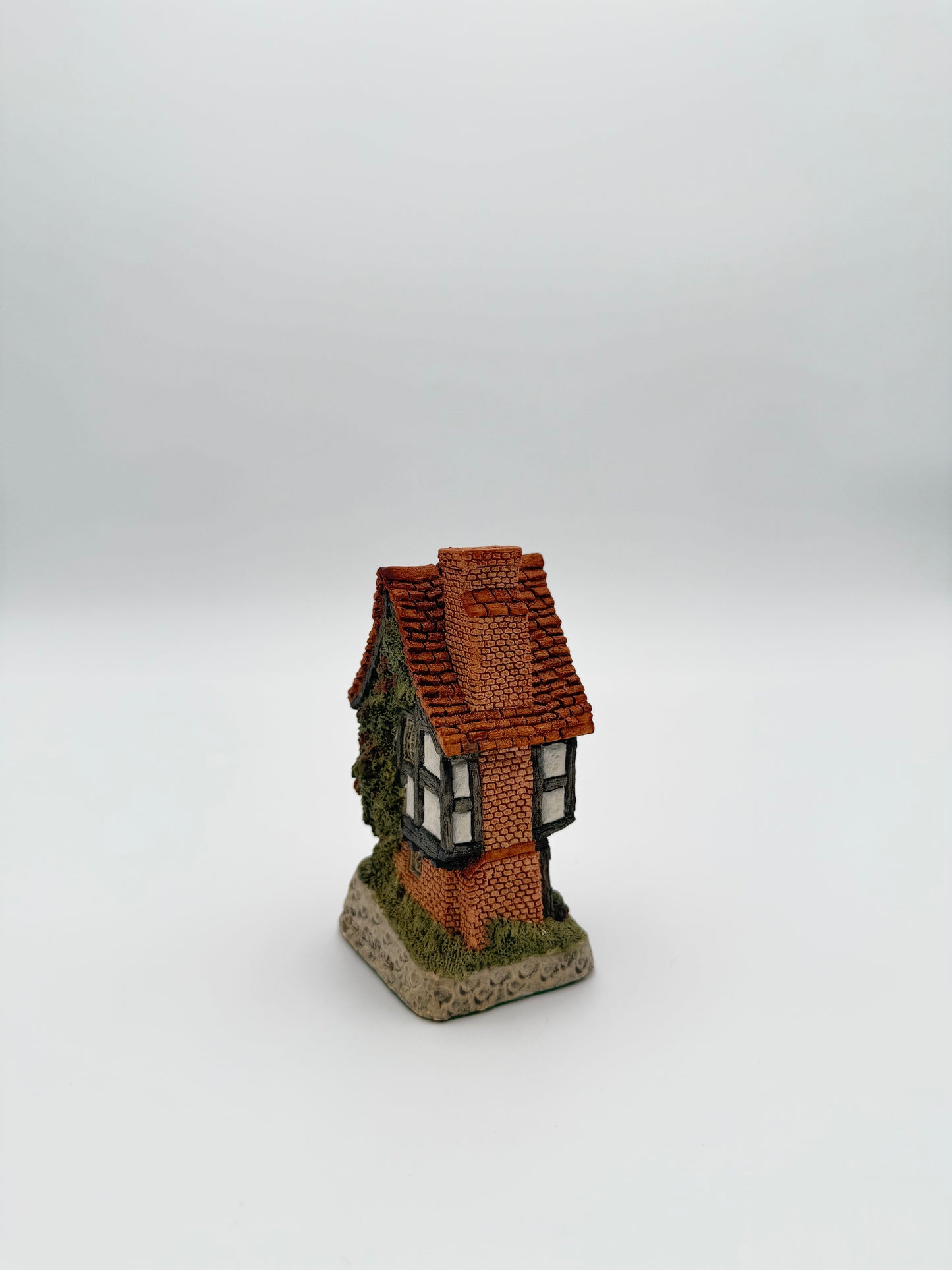 Vintage David Winter Spinner’s Cottage - Retired Hand-Painted Collectible House