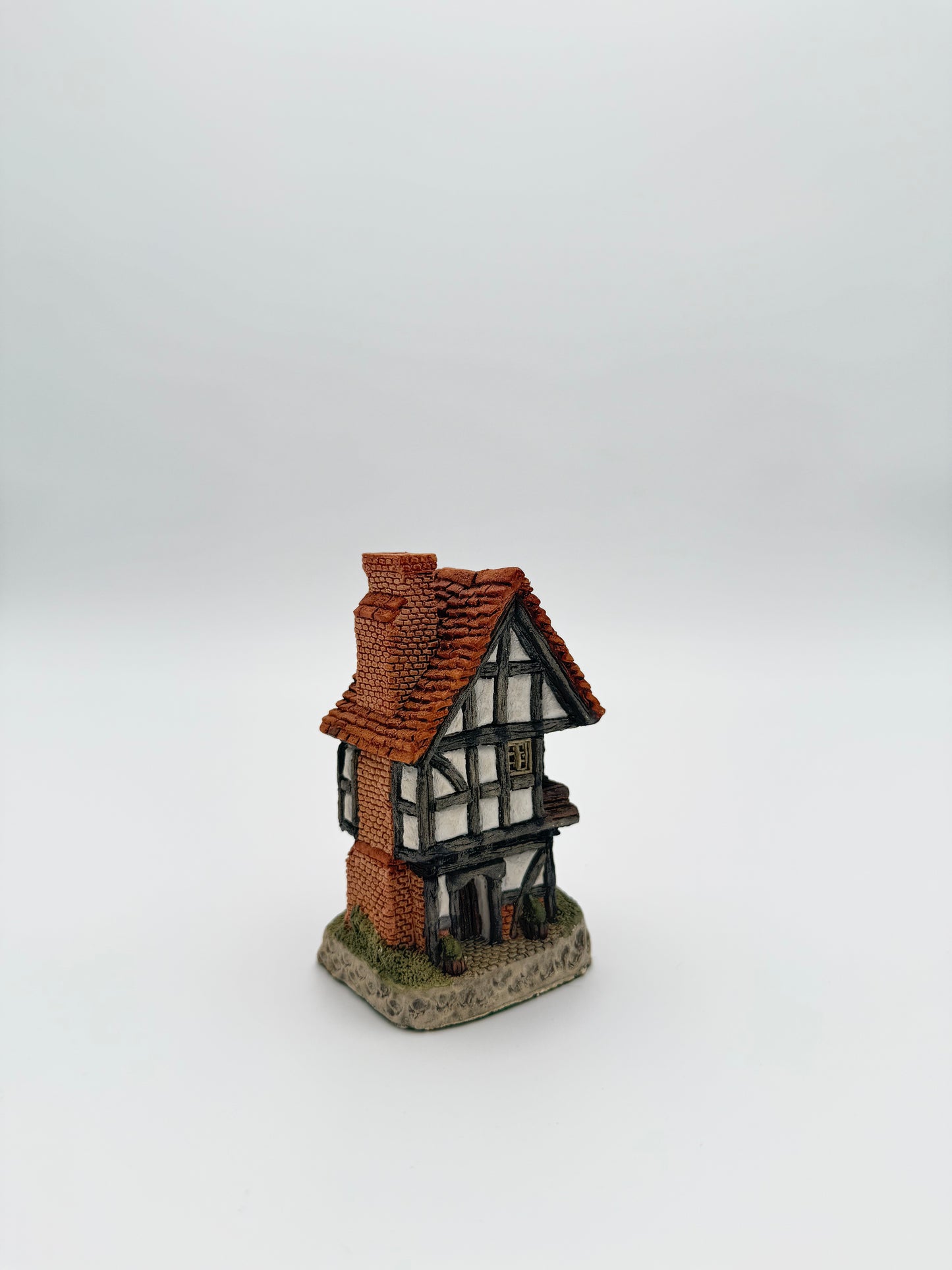 Vintage David Winter Spinner’s Cottage - Retired Hand-Painted Collectible House