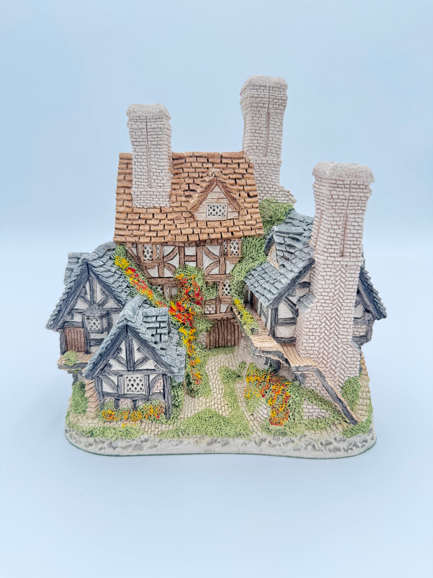 Vintage David Winter Hartford Court Cottage - Retired Hand-Painted Collectible House